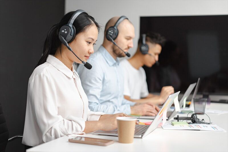 IT support personnel offering assistance over the phone as part of comprehensive IT services