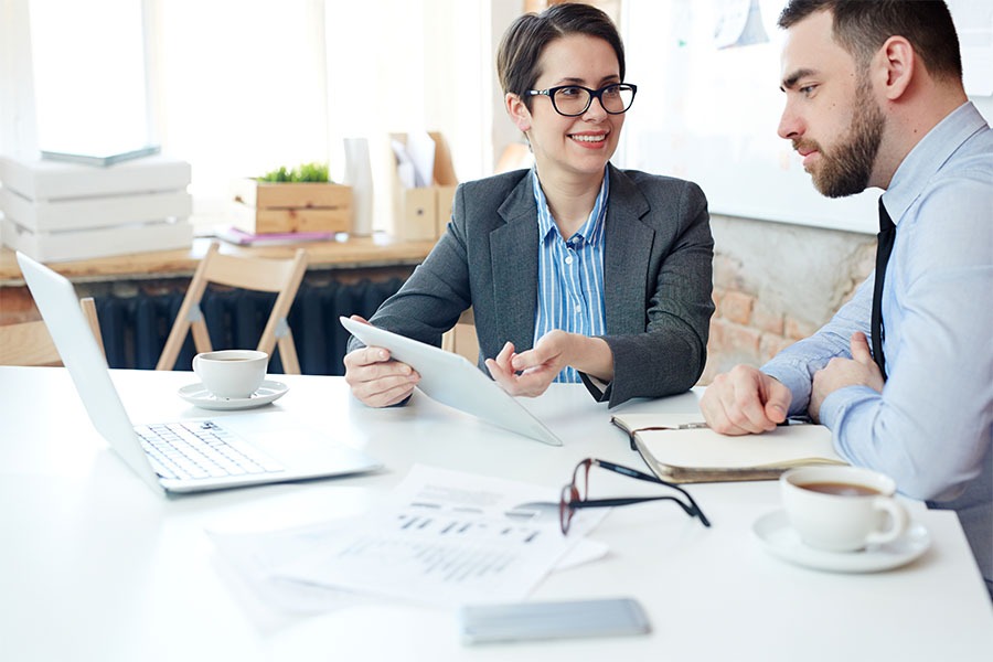 Woman provides IT consulting for universities concept image for IT services for education Woman provides IT consulting for universities concept image for IT services for education