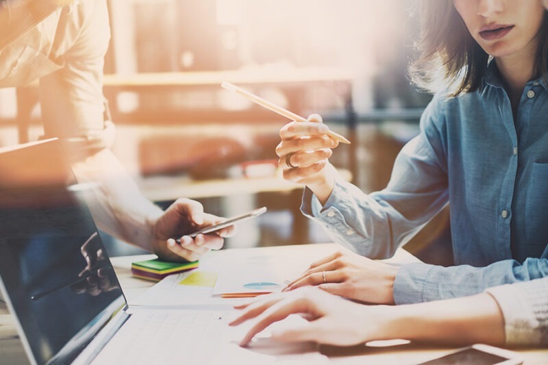 6 Critical Factors to Consider When Outsourcing IT Support Services 2 Team engaged in a brainstorming process, discussing factors to consider when outsourcing IT support services