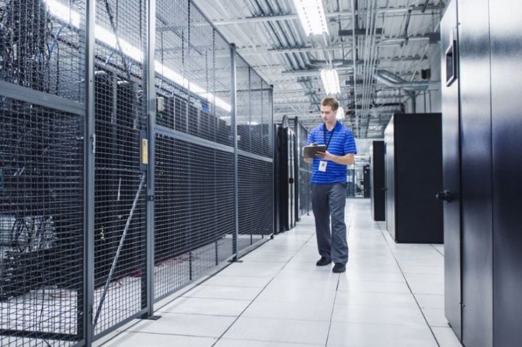 マネージドサービス 5 data center support service for a US bank